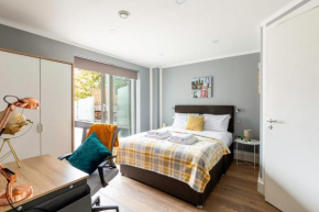 Luxury Notting Hill on Canal in city of westminster trendy massive